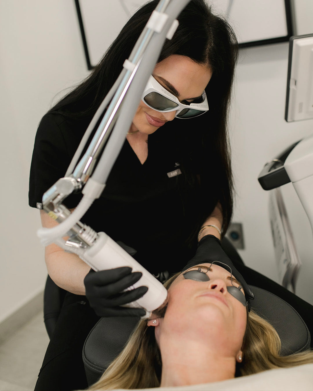 woman receiving halo laser treatment from Revay Aesthetics