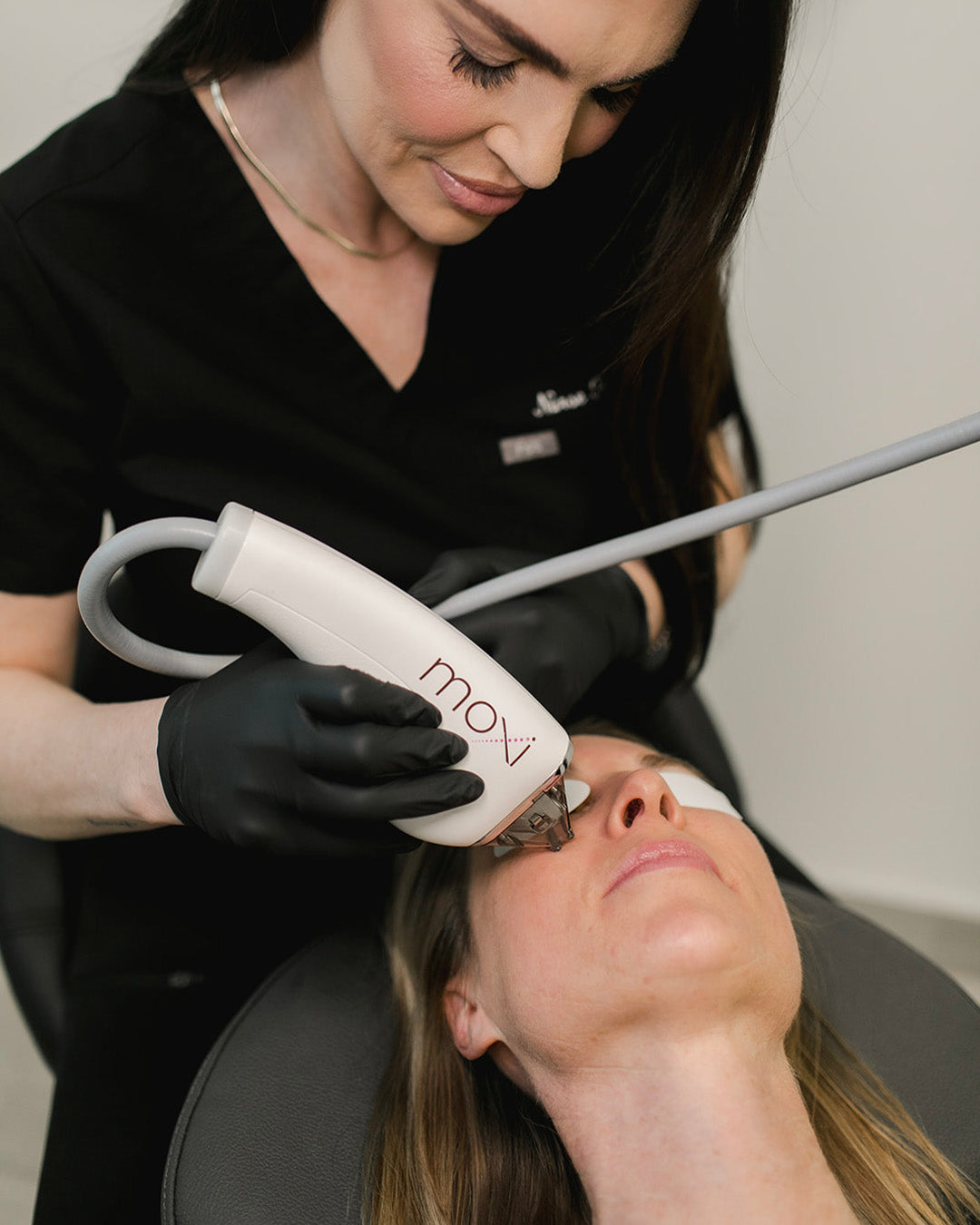 woman receiving moxi laser treatment from Revay Aesthetics