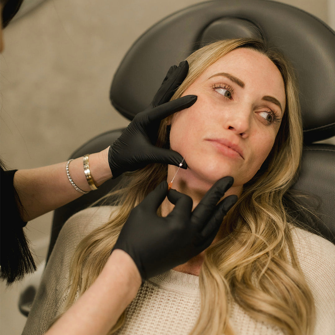 woman receiving pdo novathreads alongside face